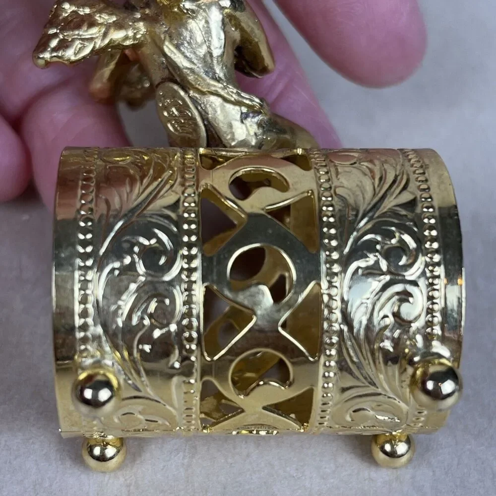 VTG 8pc Gold Tone‎ Metal Angel Playing Violin Filigree Napkin Ring Holder Signed